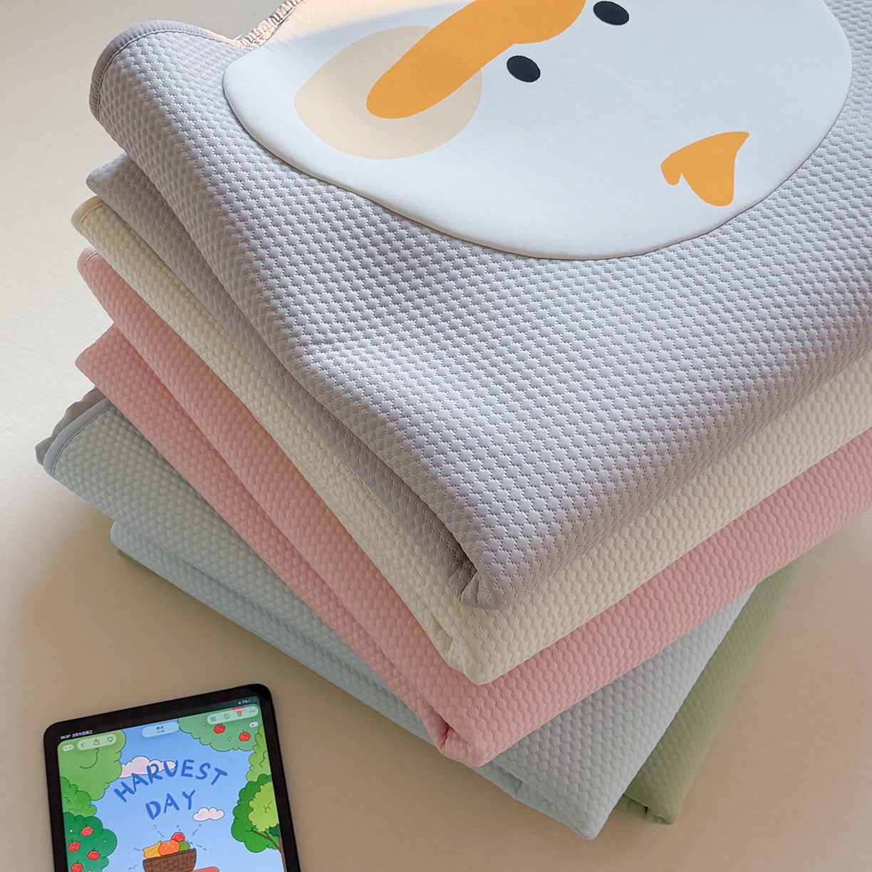 91家纺网 家纺一手货源 找家纺 GUJARY古家丽 2026新款即凉萌趣中分子床笠凉席三件套-风格二 组合图仅展示