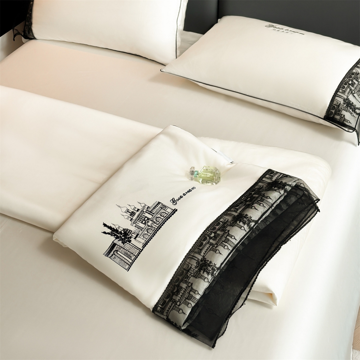 91家纺网 家纺一手货源 找家纺 梵蒂莎 2026新款黑纱城堡系列60s兰精天丝夏被四件套夏凉被空调被被子被芯床单枕套床笠（需要买家秀，加微信 黑纱城堡-元气奶白