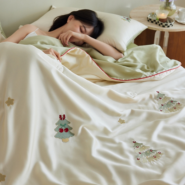 91家纺网 家纺一手货源 找家纺 沐珩家纺 2026新款莱赛尔天丝绣花夏被四件套嵌绳款-萌神系列 夏日礼物