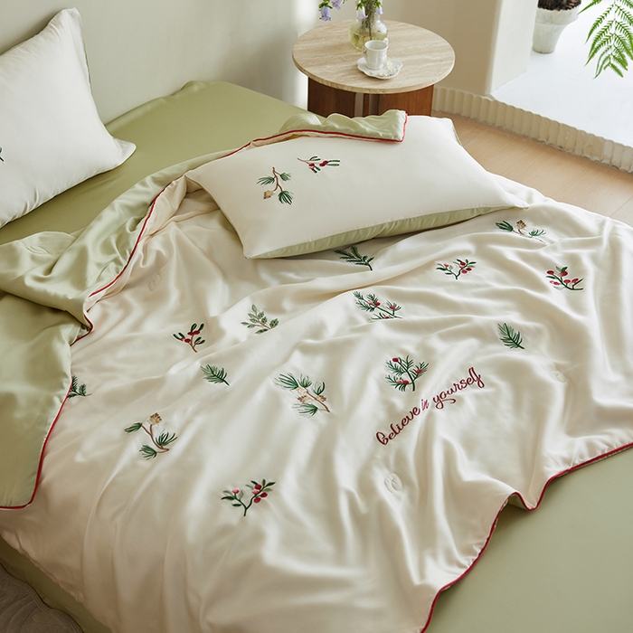 91家纺网 家纺一手货源 找家纺 沐珩家纺 2026新款莱赛尔天丝绣花夏被四件套嵌绳款-萌神系列 香脂冷杉