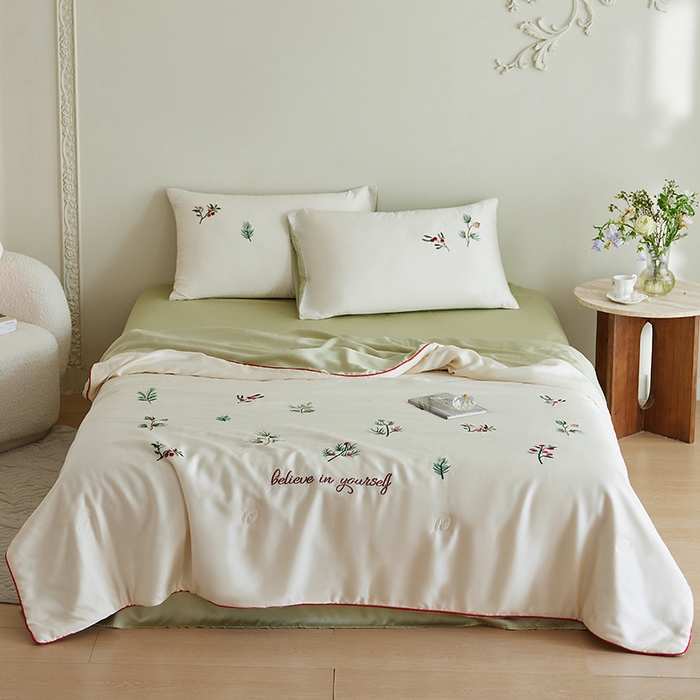 91家纺网 家纺一手货源 找家纺 沐珩家纺 2026新款莱赛尔天丝绣花夏被四件套嵌绳款-萌神系列 香脂冷杉