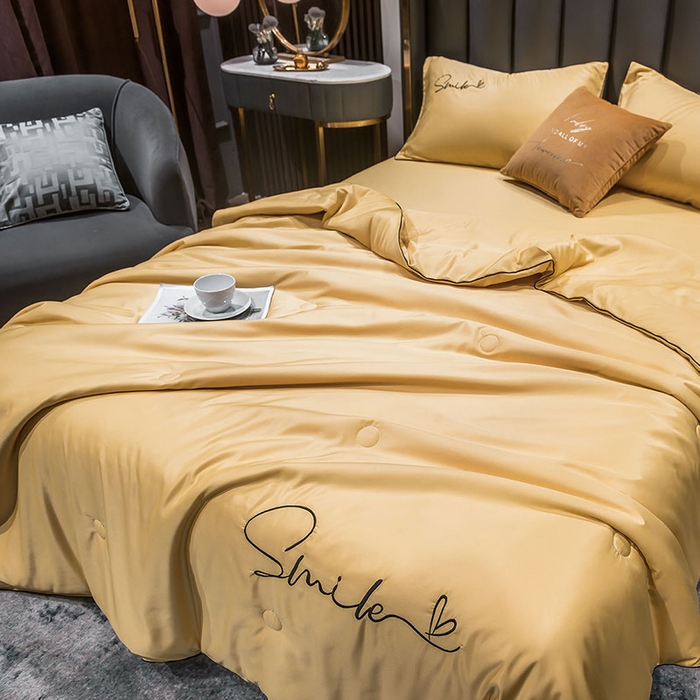 91家纺网 家纺一手货源 找家纺 蕾诺家纺 2026新款冰丝刺绣真丝轻奢简约夏被 被子被芯 潮流-嫩黄