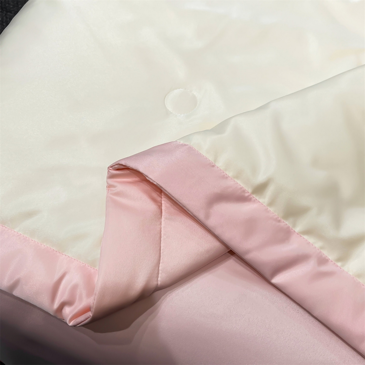 91家纺网 家纺一手货源 找家纺 （总）梵蒂莎 2026新款满绣系列-水洗真丝空调被水洗冰丝夏被四件套夏凉被（需要买家秀，加微信）