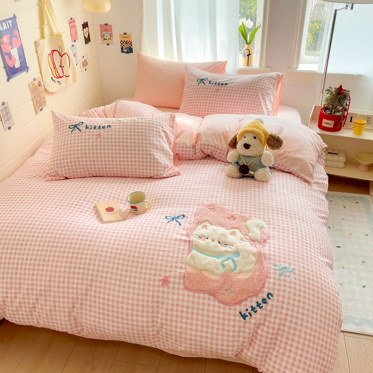 91家纺网 家纺一手货源 找家纺 我心家纺 2026新款卡通刺绣四件套 露营小猫-粉格