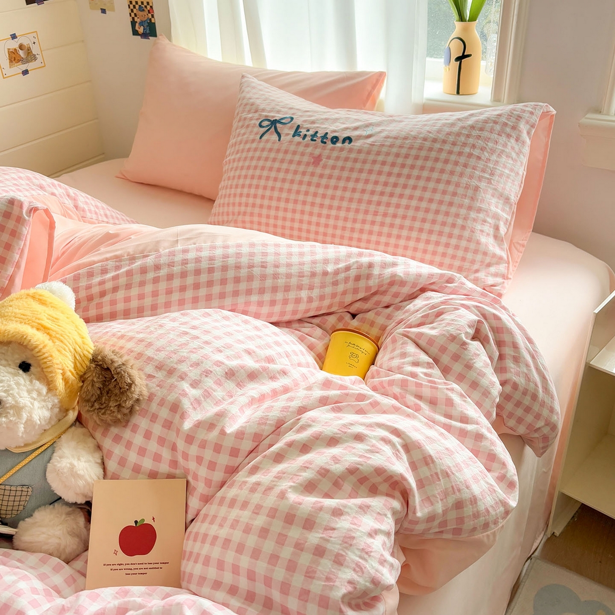 91家纺网 家纺一手货源 找家纺 我心家纺 2026新款卡通刺绣四件套 露营小猫-粉格