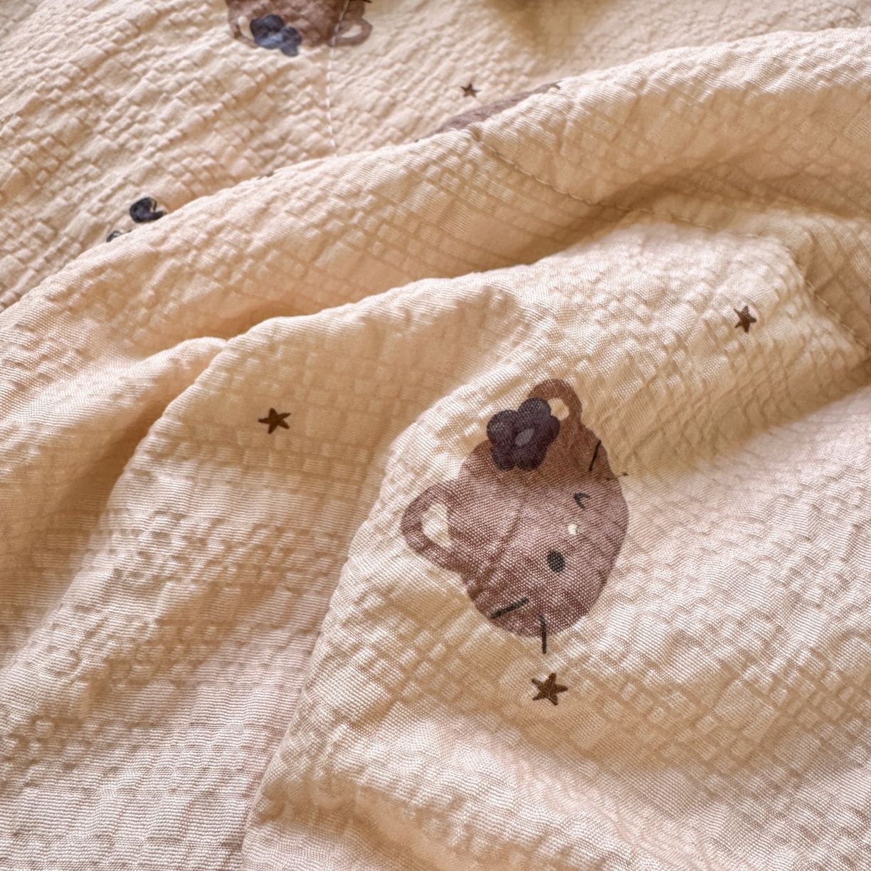 91家纺网 家纺一手货源 找家纺 禾沐 2026新款云感泡芙棉床盖夏被四件套AA款（夏被款） 曲奇猫