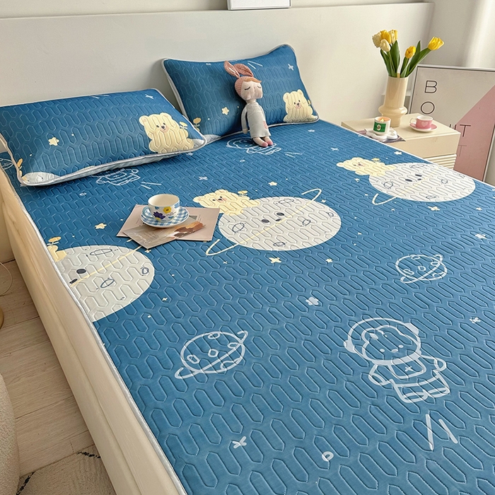 91家纺网 家纺一手货源 找家纺 佳鸿家纺 2026新款卡通乳胶凉席二件套三件套冰丝软席空调席跨境爆款 太空星球