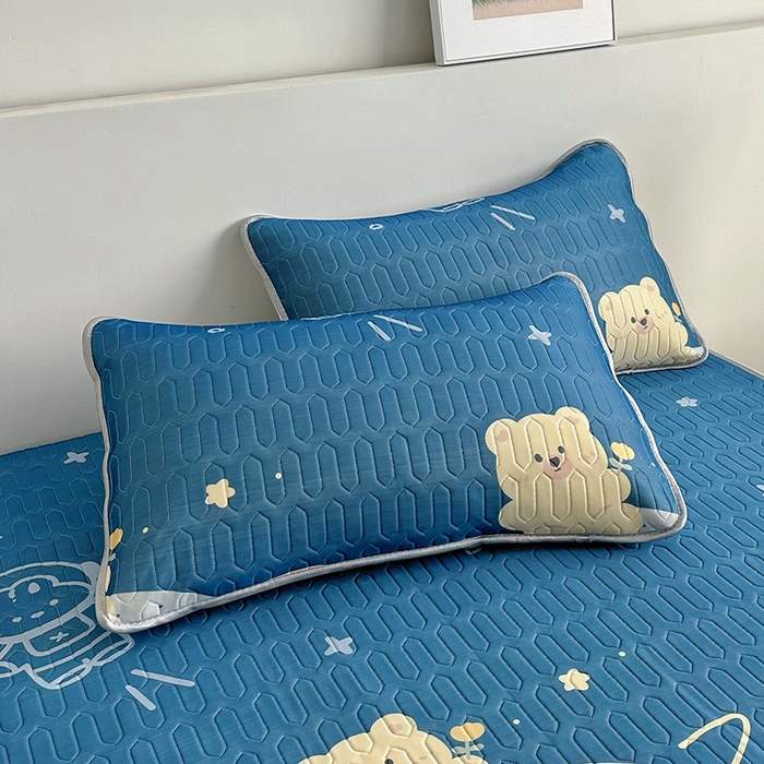 91家纺网 家纺一手货源 找家纺 佳鸿家纺 2026新款卡通乳胶凉席二件套三件套冰丝软席空调席跨境爆款 太空星球