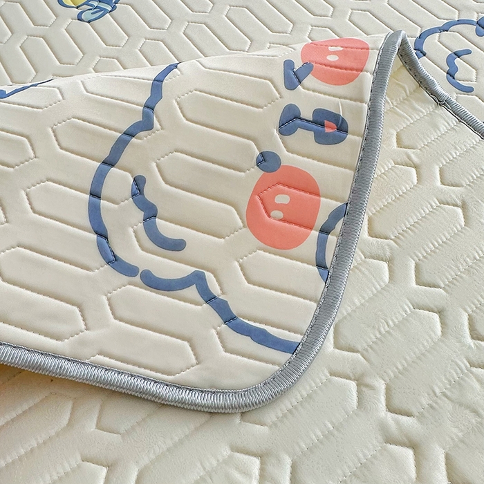 91家纺网 家纺一手货源 找家纺 佳鸿家纺 2026新款卡通乳胶凉席二件套三件套冰丝软席空调席跨境爆款 抱抱