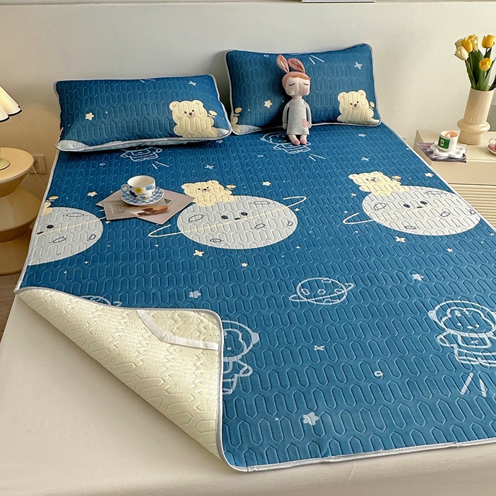 91家纺网 家纺一手货源 找家纺 佳鸿家纺 2026新款卡通乳胶凉席二件套三件套冰丝软席空调席跨境爆款 太空星球