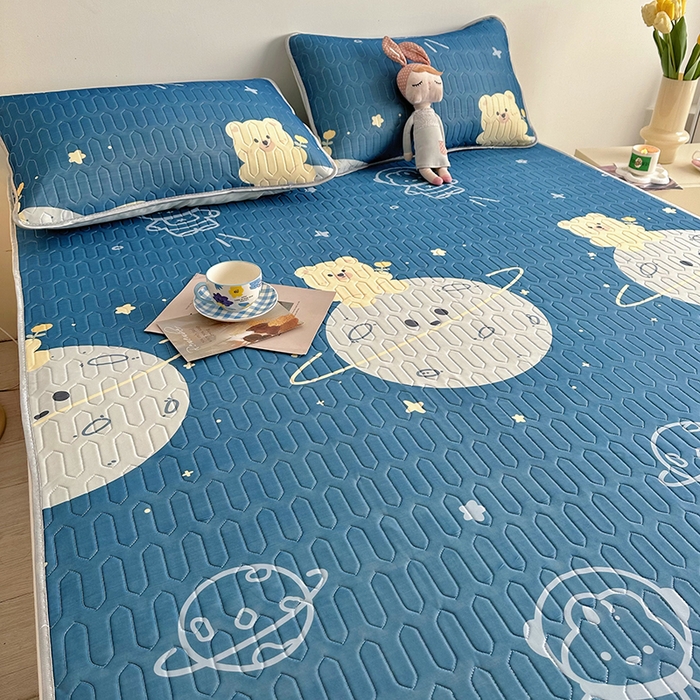 91家纺网 家纺一手货源 找家纺 佳鸿家纺 2026新款卡通乳胶凉席二件套三件套冰丝软席空调席跨境爆款 太空星球