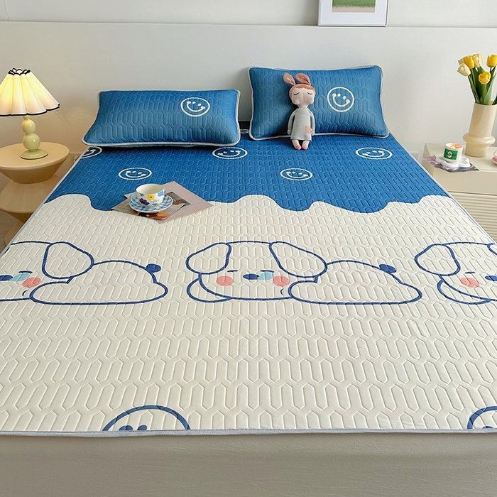 91家纺网 家纺一手货源 找家纺 佳鸿家纺 2026新款卡通乳胶凉席二件套三件套冰丝软席空调席跨境爆款 趴趴狗