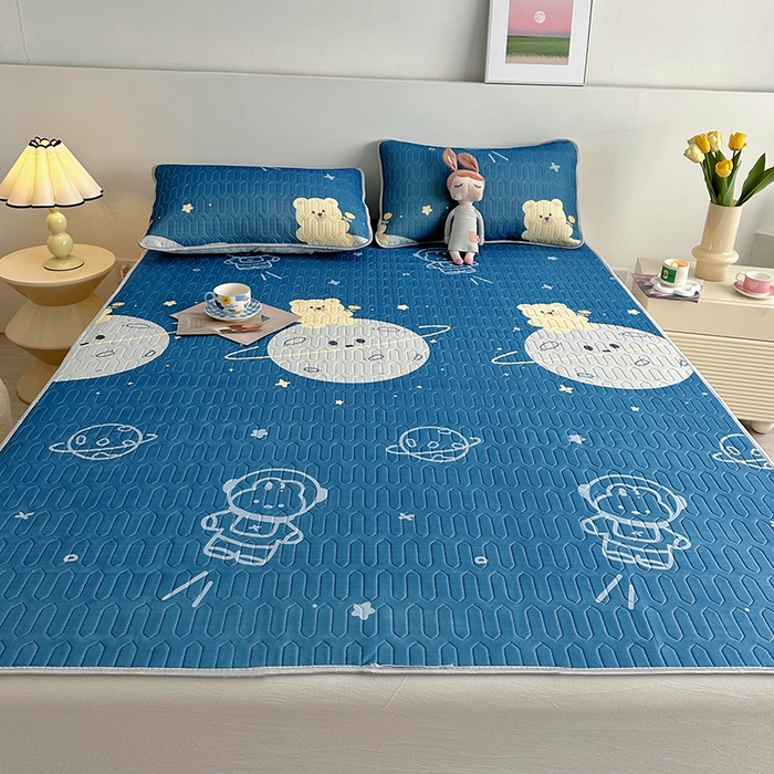 91家纺网 家纺一手货源 找家纺 佳鸿家纺 2026新款卡通乳胶凉席二件套三件套冰丝软席空调席跨境爆款 太空星球