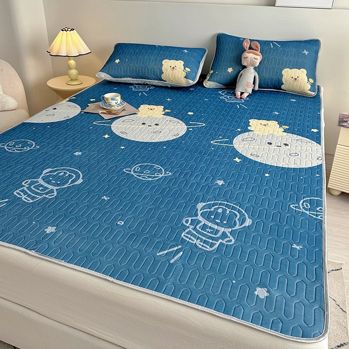 91家纺网 家纺一手货源 找家纺 佳鸿家纺 2026新款卡通乳胶凉席二件套三件套冰丝软席空调席跨境爆款 太空星球