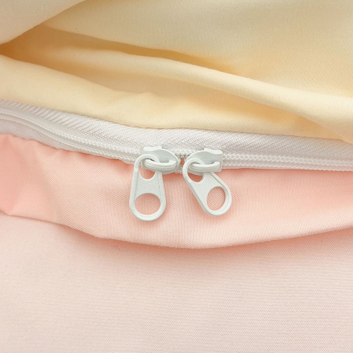 91家纺网 家纺一手货源 找家纺 我心家纺 2026新款卡通刺绣四件套 露营小猫-米黄