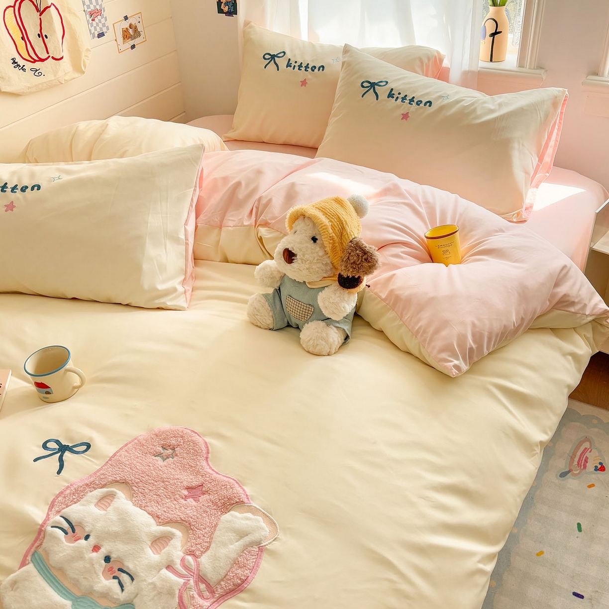 91家纺网 家纺一手货源 找家纺 我心家纺 2026新款卡通刺绣四件套 露营小猫-米黄