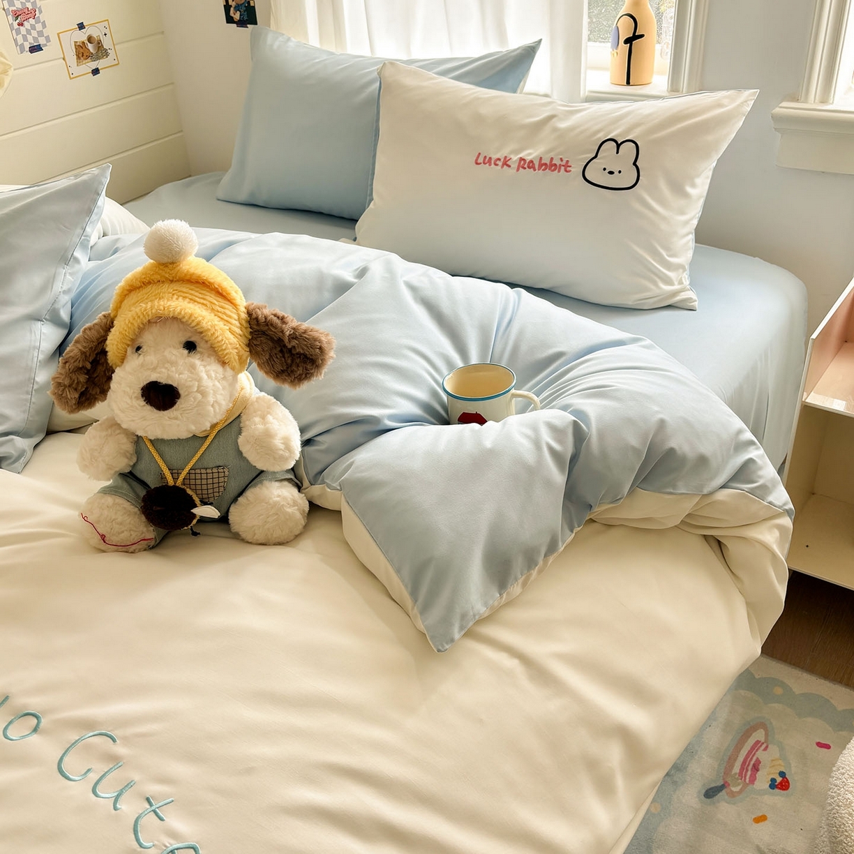 91家纺网 家纺一手货源 找家纺 我心家纺 2026新款卡通刺绣四件套 猫兔日记-白