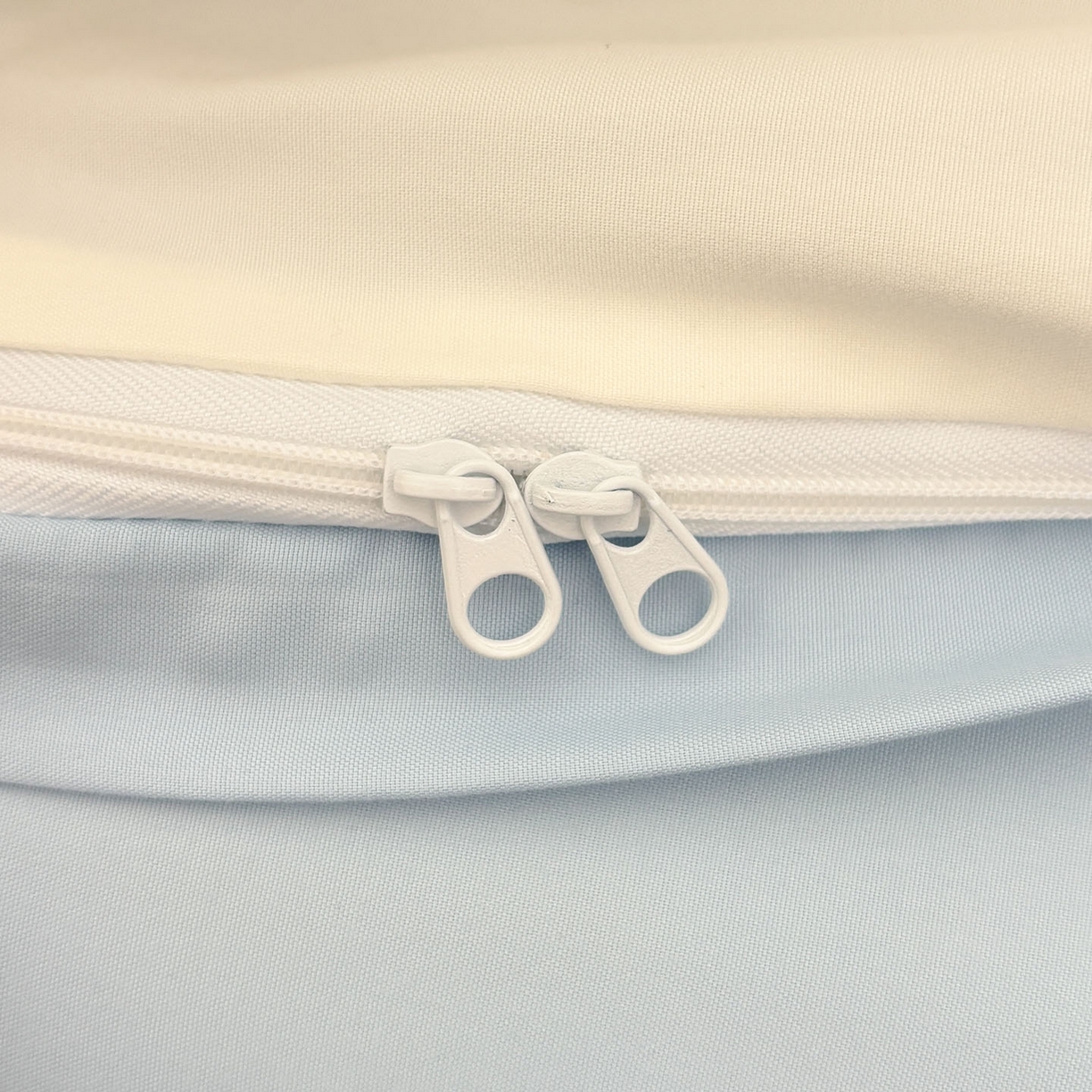 91家纺网 家纺一手货源 找家纺 我心家纺 2026新款卡通刺绣四件套 猫兔日记-白