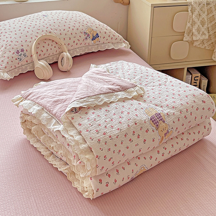 91家纺网 家纺一手货源 找家纺 （总）仟网汇 2026新款云感木棉皱皱纱全棉花边款夏被四件套