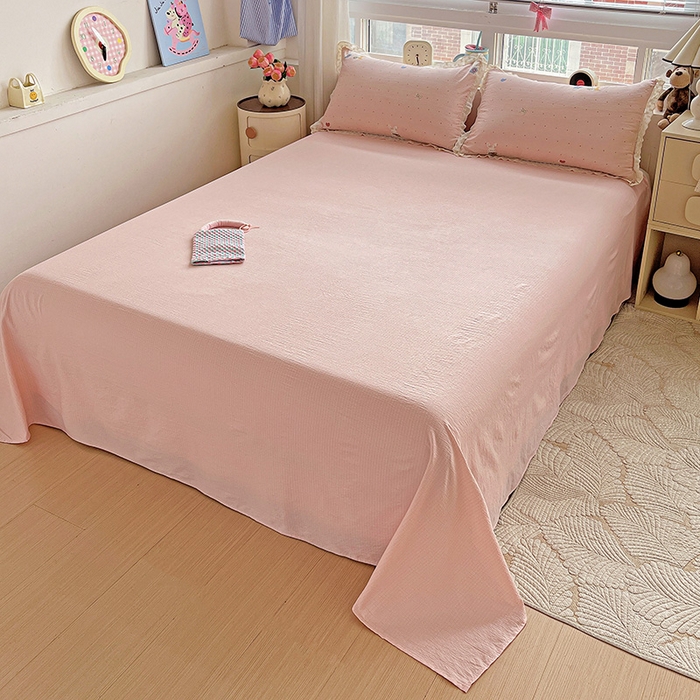 91家纺网 家纺一手货源 找家纺 仟网汇 2026新款云感木棉皱皱纱全棉花边款夏被四件套 波点小兔粉