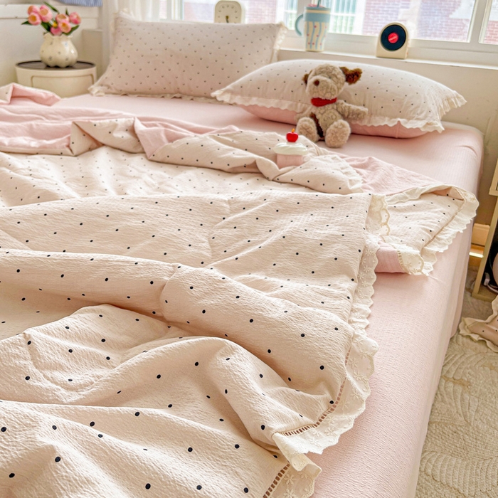 91家纺网 家纺一手货源 找家纺 仟网汇 2026新款云感木棉皱皱纱全棉花边款夏被四件套 初恋