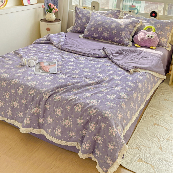 91家纺网 家纺一手货源 找家纺 仟网汇 2026新款云感木棉皱皱纱全棉花边款夏被四件套 豆蔻