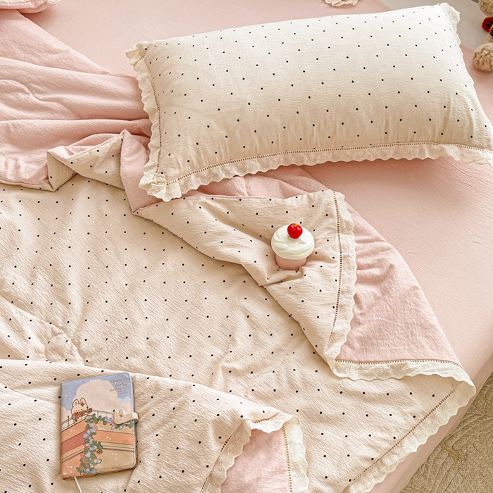 91家纺网 家纺一手货源 找家纺 仟网汇 2026新款云感木棉皱皱纱全棉花边款夏被四件套 初恋