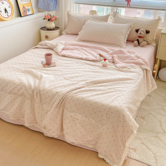 91家纺网 家纺一手货源 找家纺 仟网汇 2026新款云感木棉皱皱纱全棉花边款夏被四件套 初恋