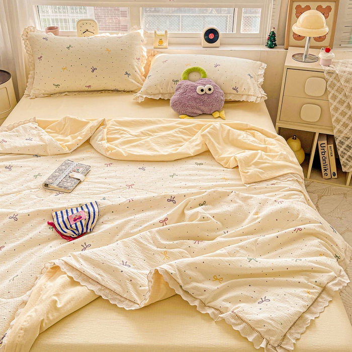 91家纺网 家纺一手货源 找家纺 仟网汇 2026新款云感木棉皱皱纱全棉花边款夏被四件套 蜡笔画