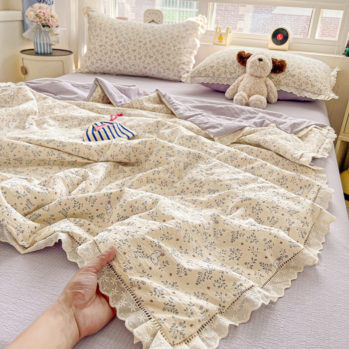 91家纺网 家纺一手货源 找家纺 仟网汇 2026新款云感木棉皱皱纱全棉花边款夏被四件套 花园兔