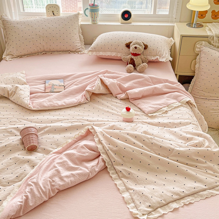 91家纺网 家纺一手货源 找家纺 仟网汇 2026新款云感木棉皱皱纱全棉花边款夏被四件套 初恋