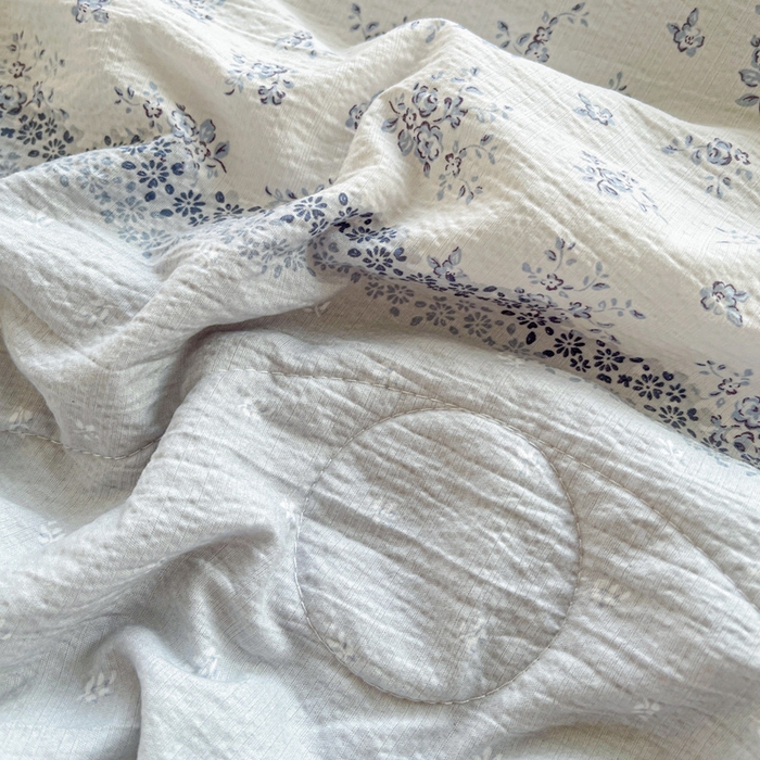 91家纺网 家纺一手货源 找家纺 仟网汇 2026新款云感木棉皱皱纱全棉花边款夏被四件套 兰黛