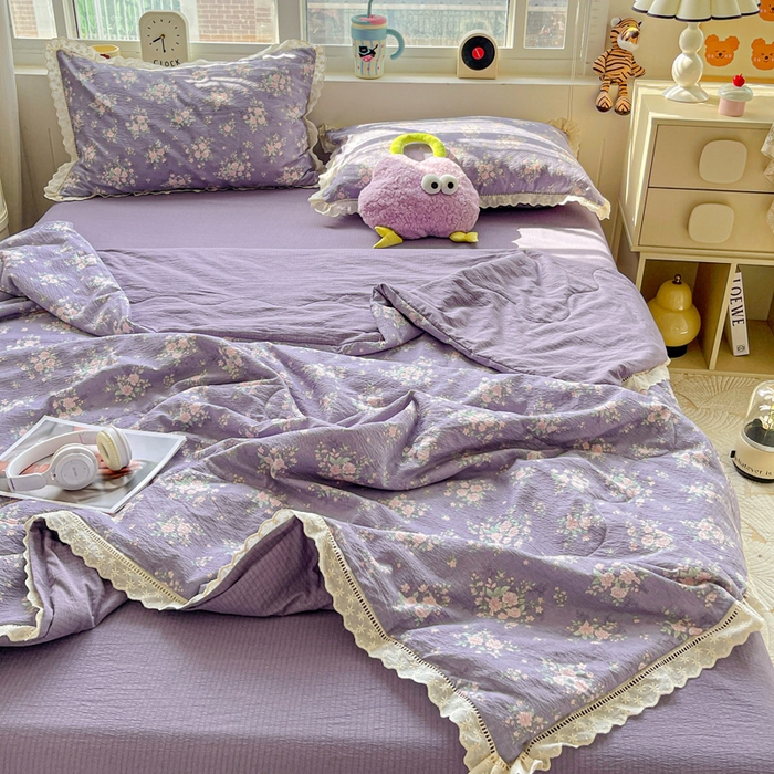 91家纺网 家纺一手货源 找家纺 仟网汇 2026新款云感木棉皱皱纱全棉花边款夏被四件套 豆蔻