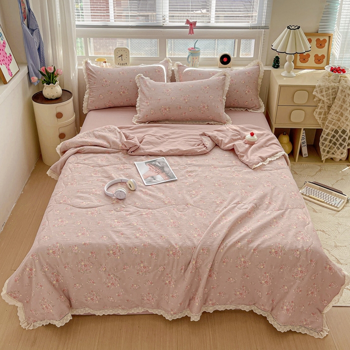 91家纺网 家纺一手货源 找家纺 仟网汇 2026新款云感木棉皱皱纱全棉花边款夏被四件套 素颜