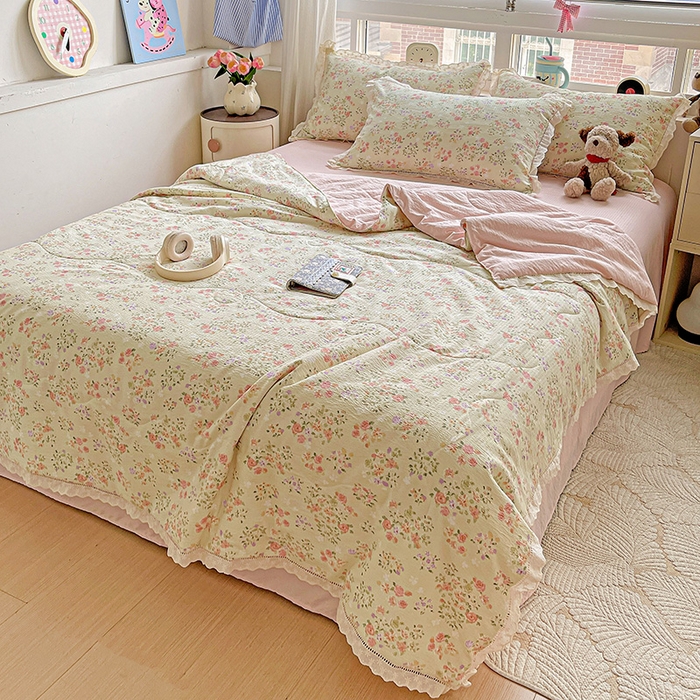 91家纺网 家纺一手货源 找家纺 仟网汇 2026新款云感木棉皱皱纱全棉花边款夏被四件套 若欢-绿