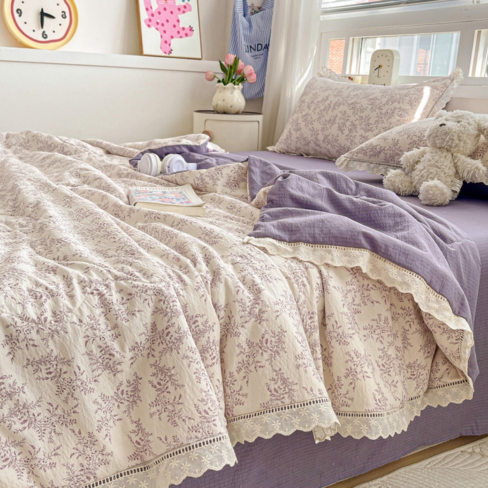 91家纺网 家纺一手货源 找家纺 仟网汇 2026新款云感木棉皱皱纱全棉花边款夏被四件套 紫苏
