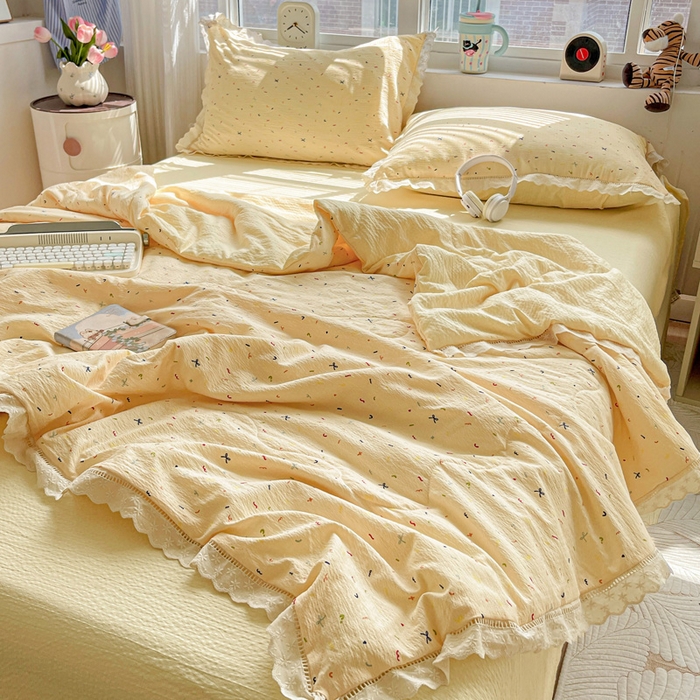 91家纺网 家纺一手货源 找家纺 仟网汇 2026新款云感木棉皱皱纱全棉花边款夏被四件套 芝士奶酪