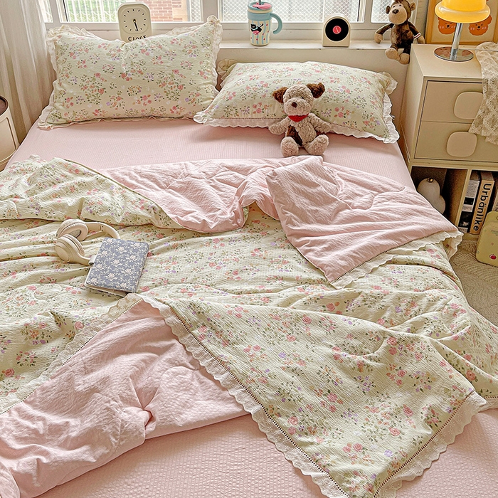 91家纺网 家纺一手货源 找家纺 仟网汇 2026新款云感木棉皱皱纱全棉花边款夏被四件套 若欢-绿