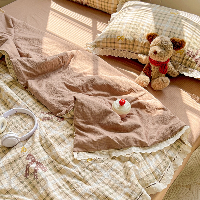 91家纺网 家纺一手货源 找家纺 仟网汇 2026新款云感木棉皱皱纱全棉花边款夏被四件套 太妃糖