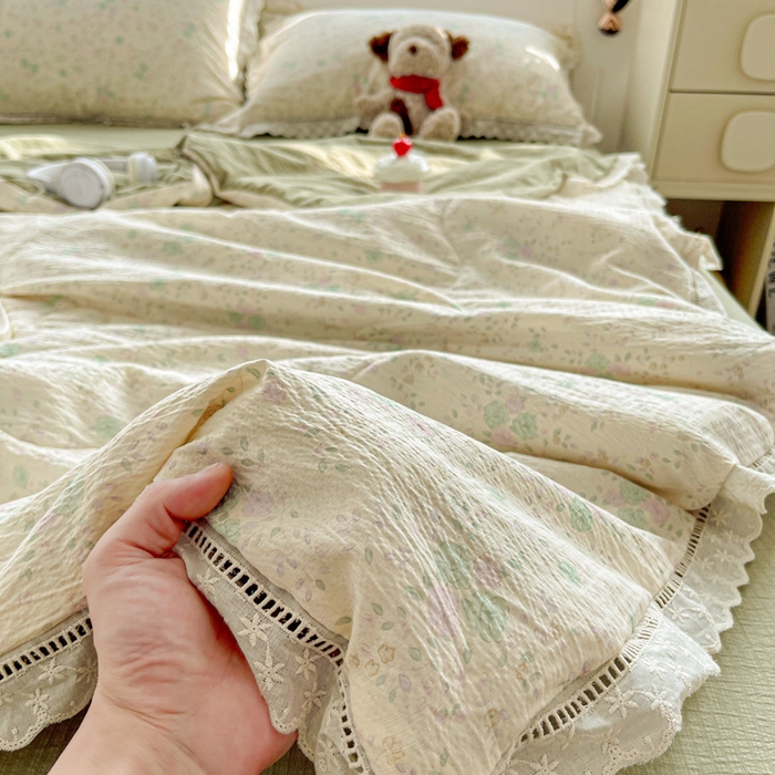 91家纺网 家纺一手货源 找家纺 仟网汇 2026新款云感木棉皱皱纱全棉花边款夏被四件套 微凉薄荷