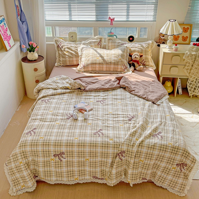 91家纺网 家纺一手货源 找家纺 仟网汇 2026新款云感木棉皱皱纱全棉花边款夏被四件套 太妃糖