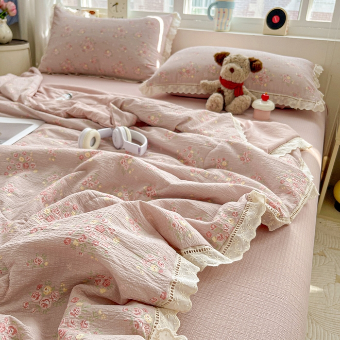 91家纺网 家纺一手货源 找家纺 仟网汇 2026新款云感木棉皱皱纱全棉花边款夏被四件套 素颜