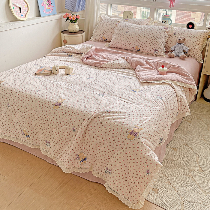 91家纺网 家纺一手货源 找家纺 仟网汇 2026新款云感木棉皱皱纱全棉花边款夏被四件套 兔小姐