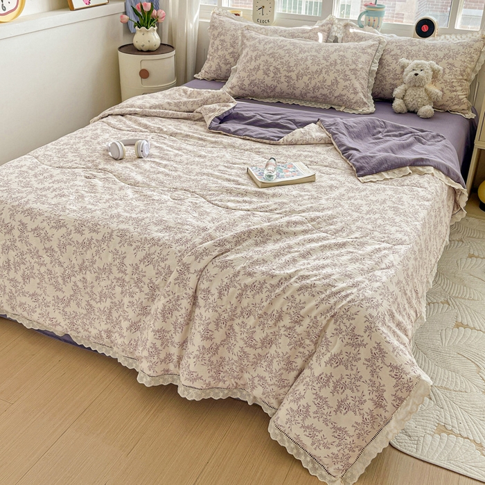 91家纺网 家纺一手货源 找家纺 仟网汇 2026新款云感木棉皱皱纱全棉花边款夏被四件套 紫苏