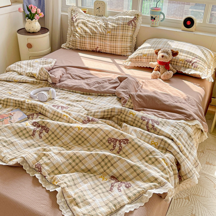 91家纺网 家纺一手货源 找家纺 仟网汇 2026新款云感木棉皱皱纱全棉花边款夏被四件套 太妃糖