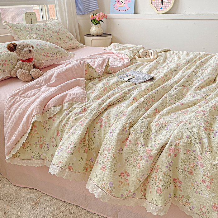 91家纺网 家纺一手货源 找家纺 仟网汇 2026新款云感木棉皱皱纱全棉花边款夏被四件套 若欢-绿