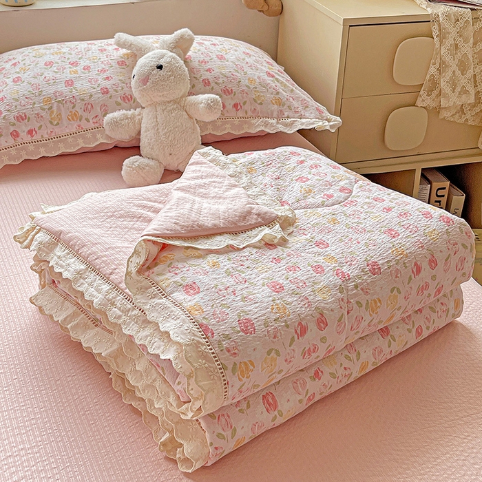 仟网汇 2026新款云感木棉皱皱纱全棉花边款夏被四件套 郁金香小兔粉