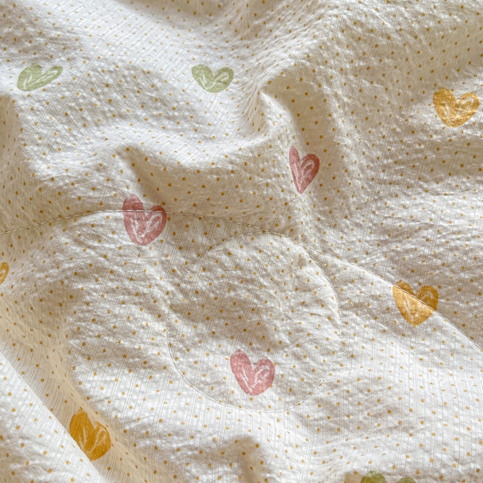 91家纺网 家纺一手货源 找家纺 仟网汇 2026新款云感木棉皱皱纱全棉花边款夏被四件套 心动