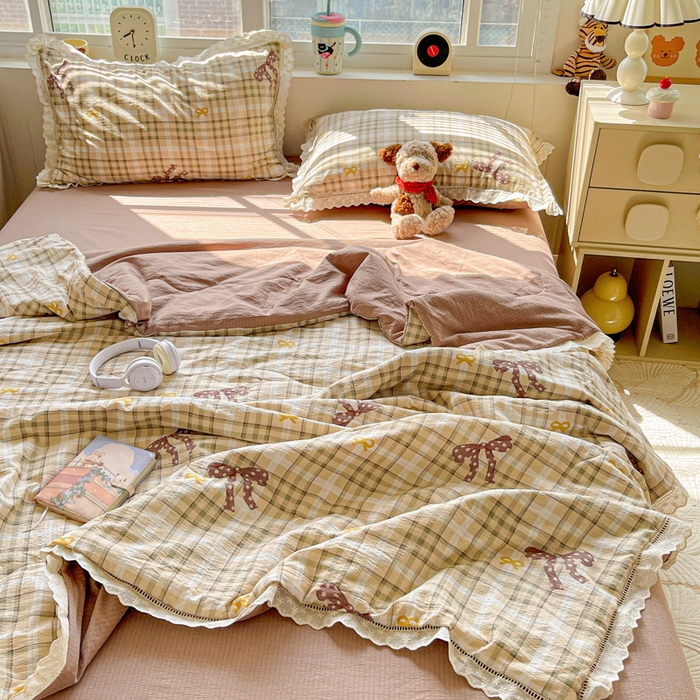 91家纺网 家纺一手货源 找家纺 仟网汇 2026新款云感木棉皱皱纱全棉花边款夏被四件套 太妃糖