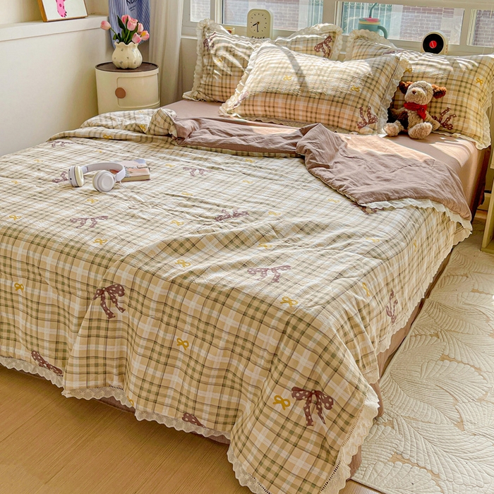 91家纺网 家纺一手货源 找家纺 仟网汇 2026新款云感木棉皱皱纱全棉花边款夏被四件套 太妃糖